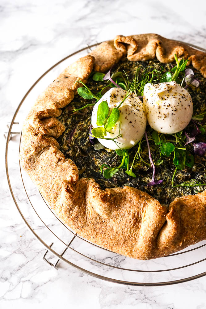 Spinat Galette mit Burrata und Kresse Salat