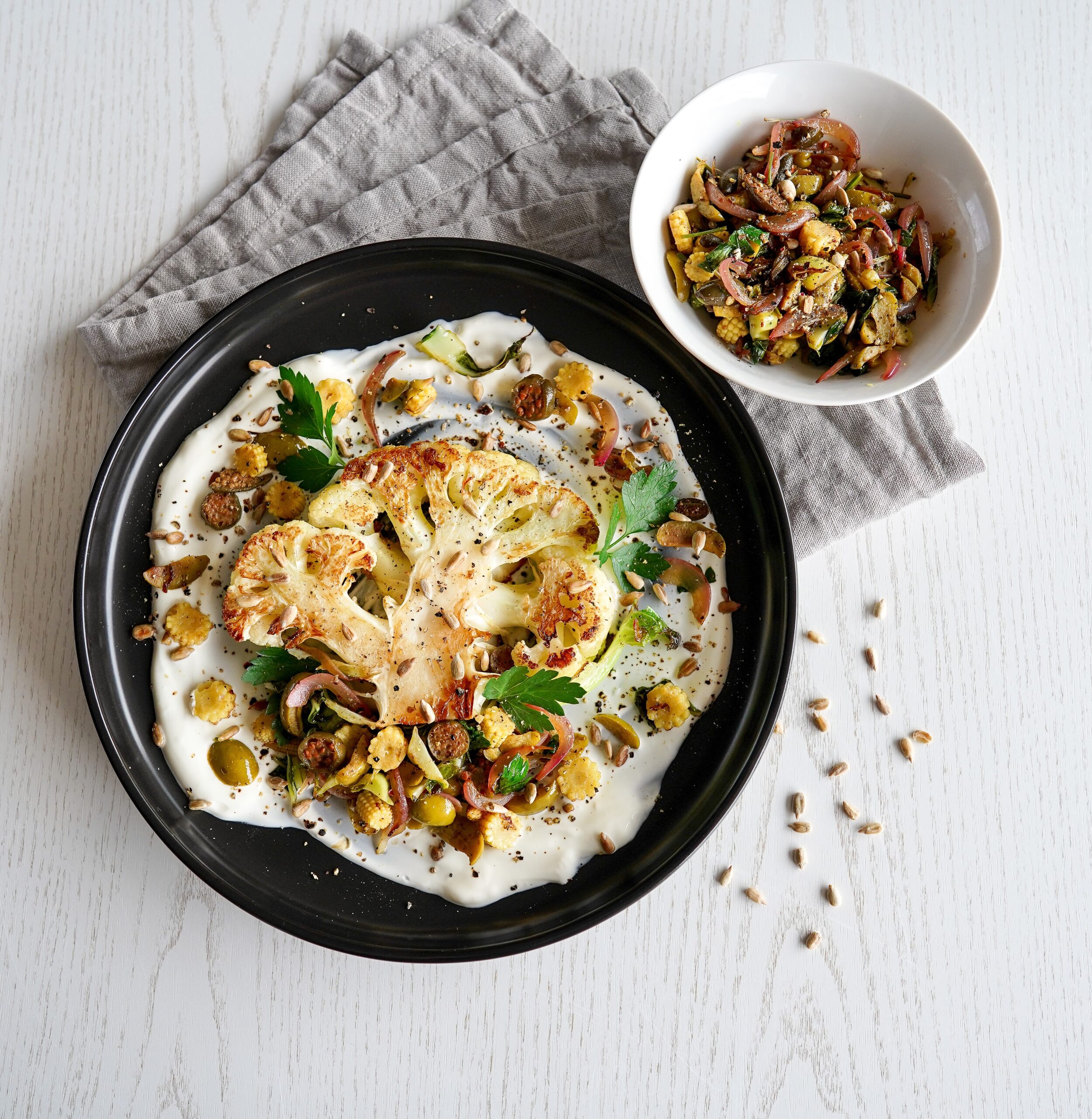 Blumenkohl-Steak mit grüner Salsa VEGAN